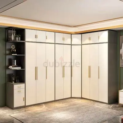 Spacious Modern Wardrobe with Stylish Design