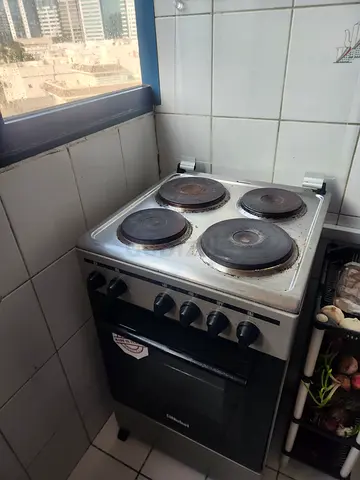 Used Gas Stove with 4 Burners - Great Condition