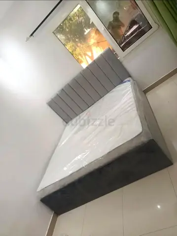 Comfortable queen size 150*190cm Grey Bed with Modern Design