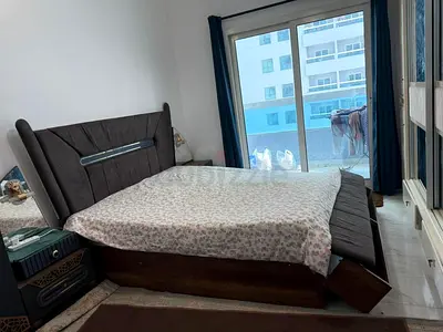 Modern Upholstered King Size Bed with Storage – Excellent Condition