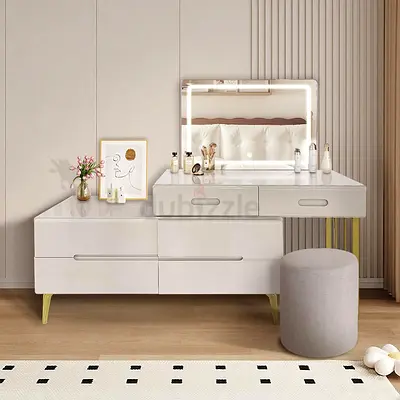 Elegant Modern Dresser with Mirror