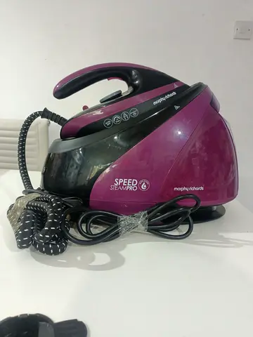 Compact and Efficient Steam Iron