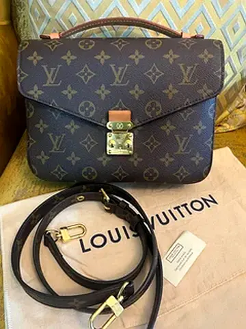 Authentic Louis vuitton pochette metis