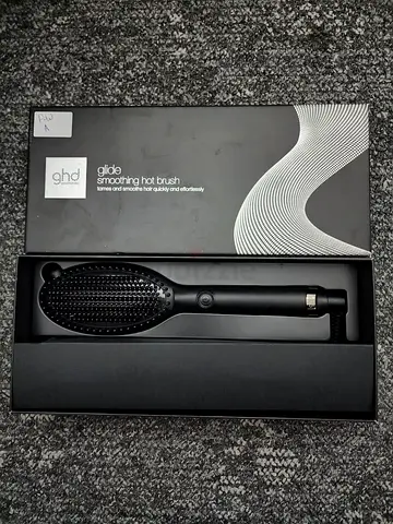 GHD Glide Smoothing Hot Brush - Perfect for Effortless Styling
