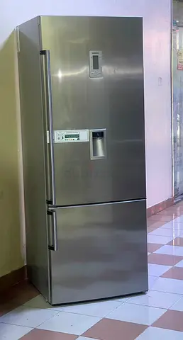 Siemens latest model bottom freezer fridge with water depanser freestanding