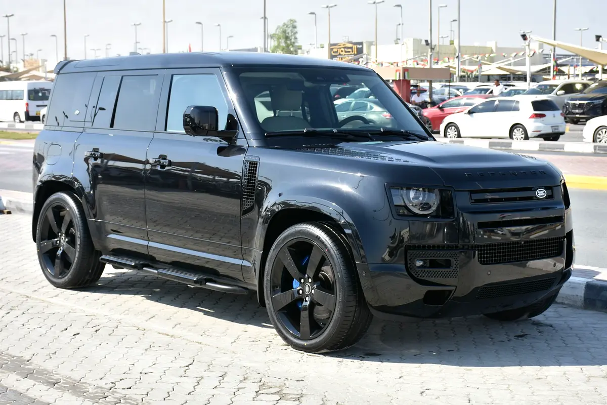 Land Rover Defender 2024 — photo 1 of 15