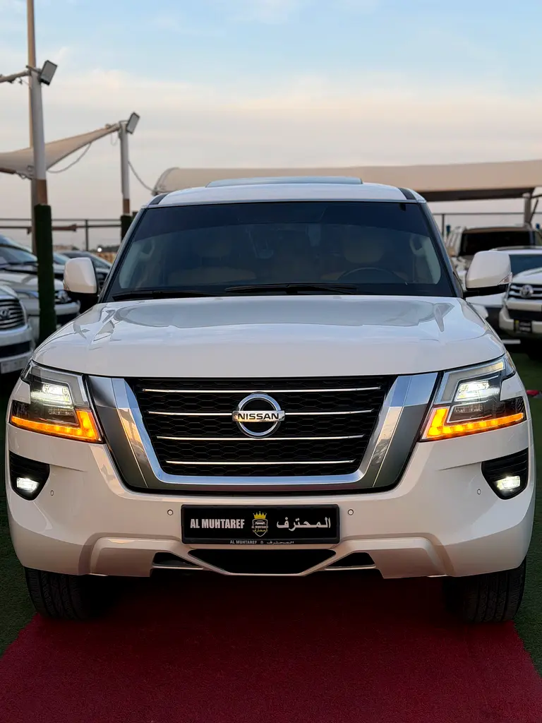 Nissan Patrol 2020 — photo 1 of 17