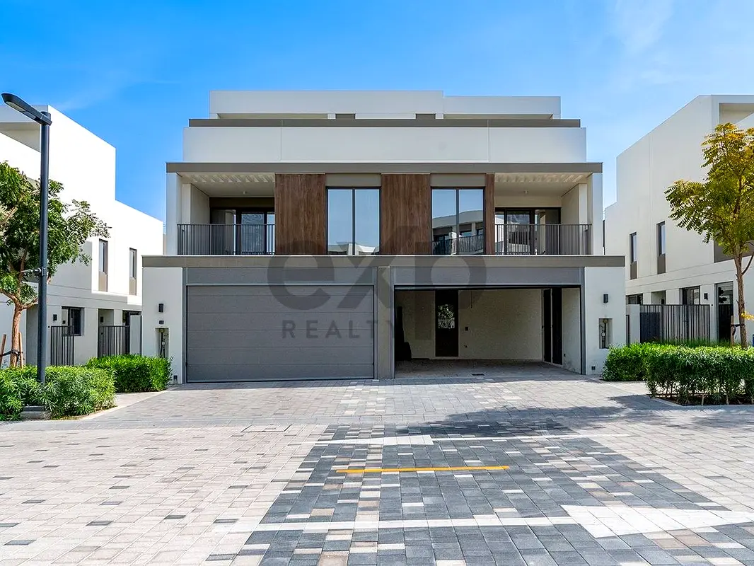 جديد، فيلا مكوّنة من 5 غرف نوم ومطبخ مفتوح | صف واحد فقط