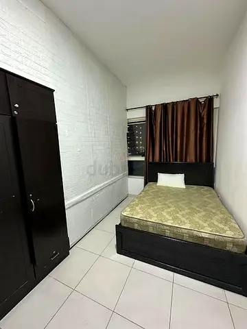 Fully furnished room in a luxurious building in the heart of city in Dubai Marina with parking
