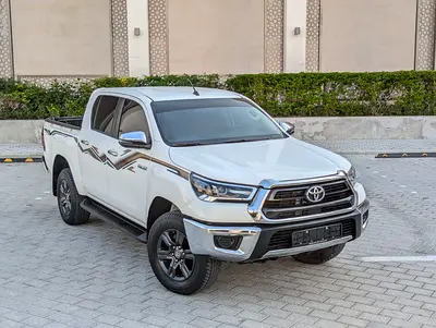 TOYOTA HILUX 2024 SR5 DOUBLE CABIN 4X4 V4 2.7L GCC LOW MILEAGE IN EXCELLENT CONDITION