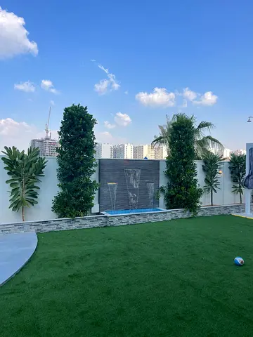 Stunning Outdoor Garden With Water Feature