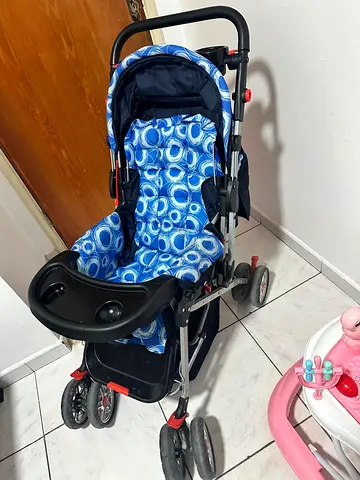 Gently Used Stroller in Great Condition *** used for less than one year *** fix price