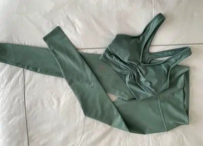 ALO Stylish Womens Activewear Set in Soft Green