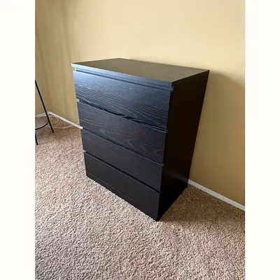 Modern Chest of Drawers in Excellent Condition