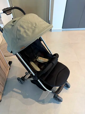 Giggles Compact and Stylish travel Stroller for Your Little One