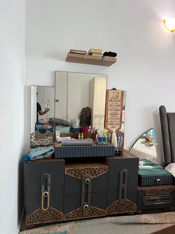 Modern Dressing Table / Vanity with Mirror  Storage