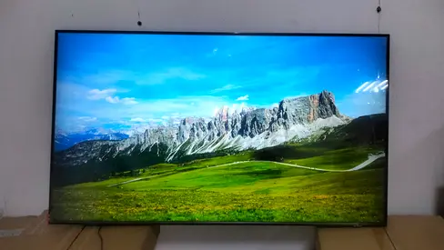 Samsung 50 Inch Q60D QLED 4K HDR Smart TV 50Q60D has only two inch small scratch