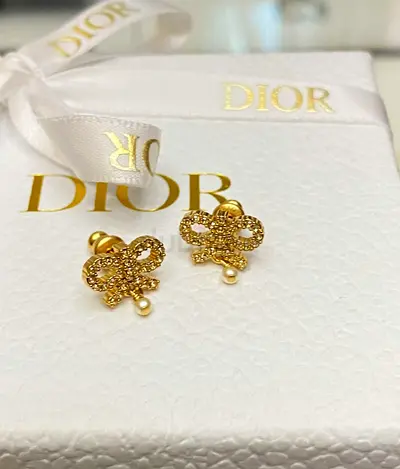Le Nœud de Dior earrings.