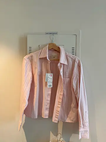 Uniqlo pink shirt