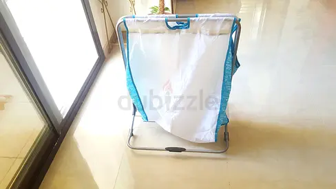 Laundry hamper