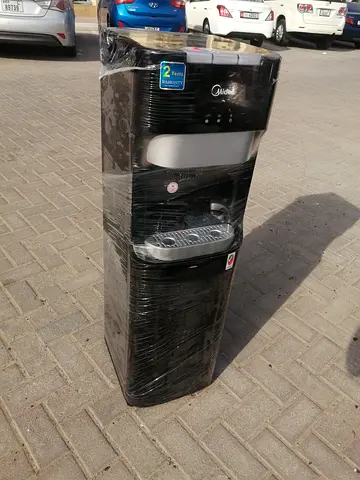 Bottom load water dispenser