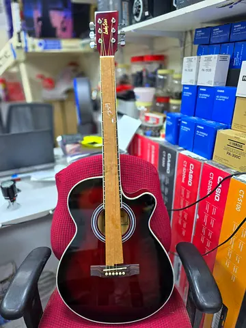 Beautiful semi Acoustic Guitar for Sale