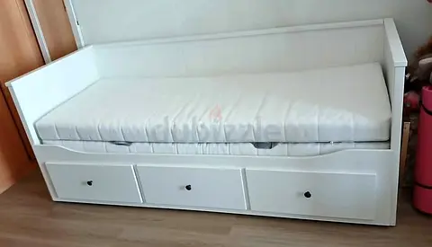 Stylish White Daybed with Storage Drawers