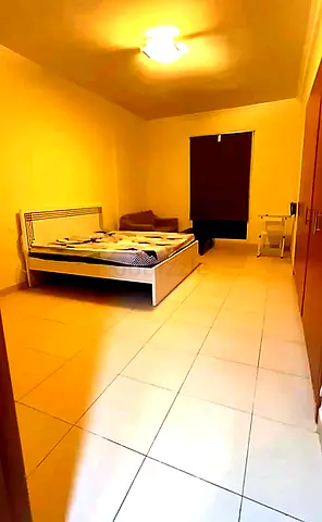 Room available   Near insurance Metro Station