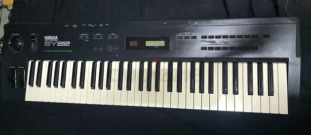 Yamaha SY 22 rare synthersizer