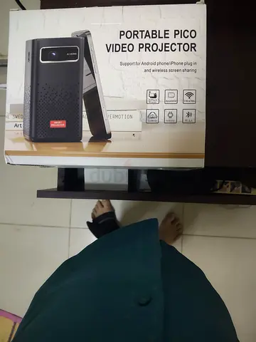 Compact Portable Pico Video Projector for Screen Sharing