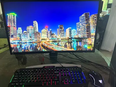 Gaming pc i7-9700K 3.6GHz
GTX 1060 6GB with Samsung Monitor with Keyboard and RGB Gaming Mouse