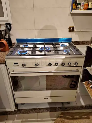 SMEG white Almost New 5 Burner Gas electric cooker range size 90cm