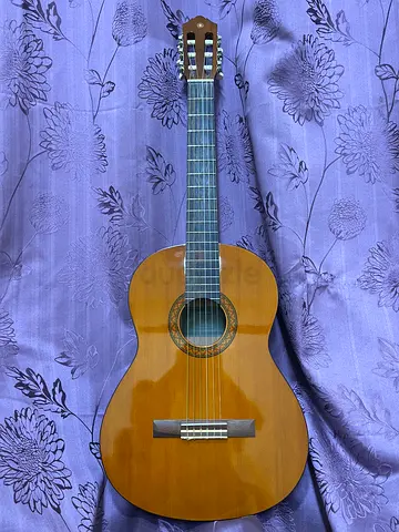 yamaha c40 available perfect condition delivery available in UAE