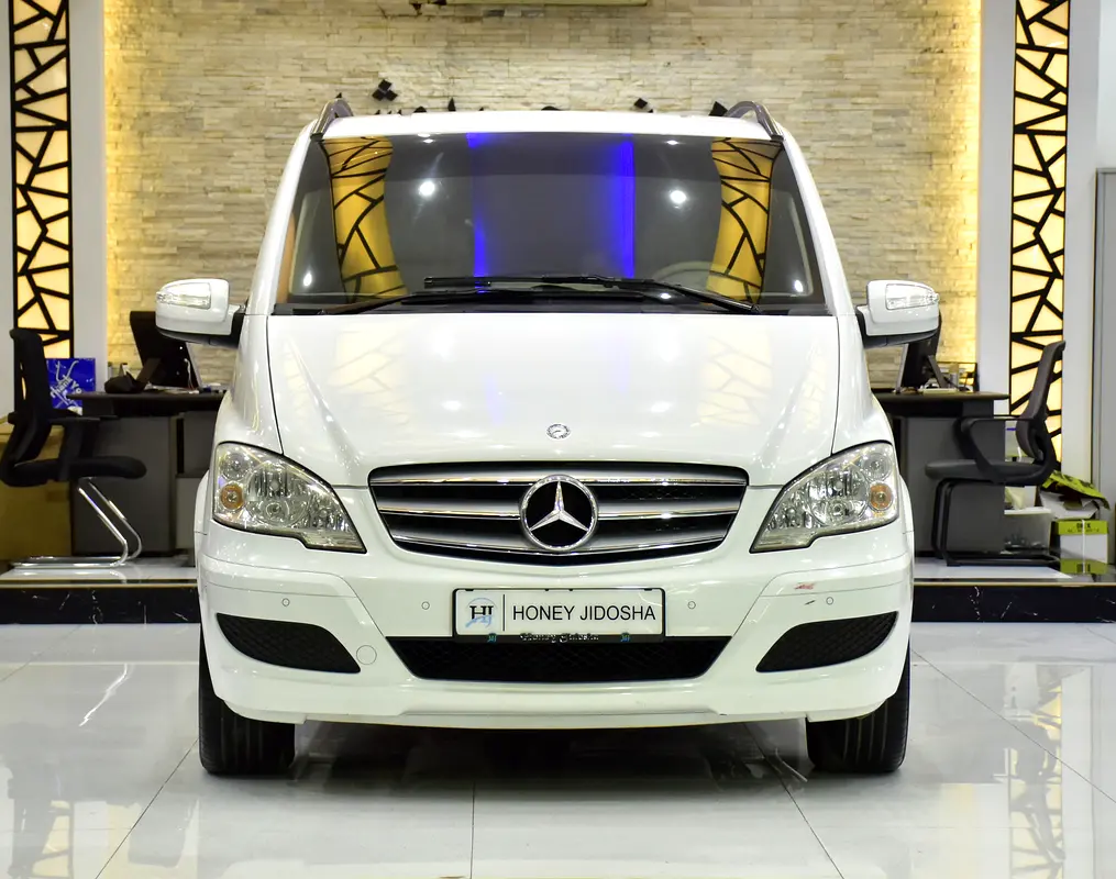 Mercedes-Benz Viano 2015 — photo 1 of 17