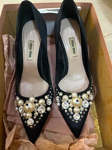Elegant Black Heels with Pearl Embellishments