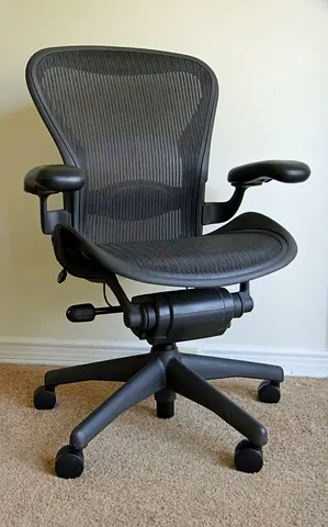 Herman Miller selling Aeron Classic Chair fully loaded Size B