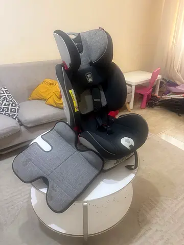 Cozy and safe Gently Used Baby Car Seat with Accessories and isofix
