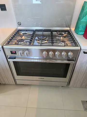Bosch series 8 Top gas oven electric 5barner  90cm freestanding