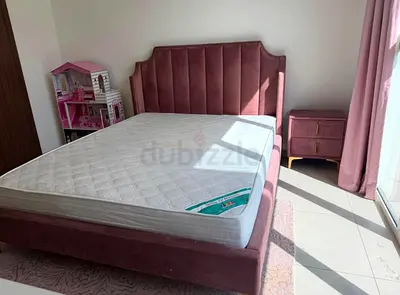 Elegant Pink Velvet Bed Frame with Mattress
