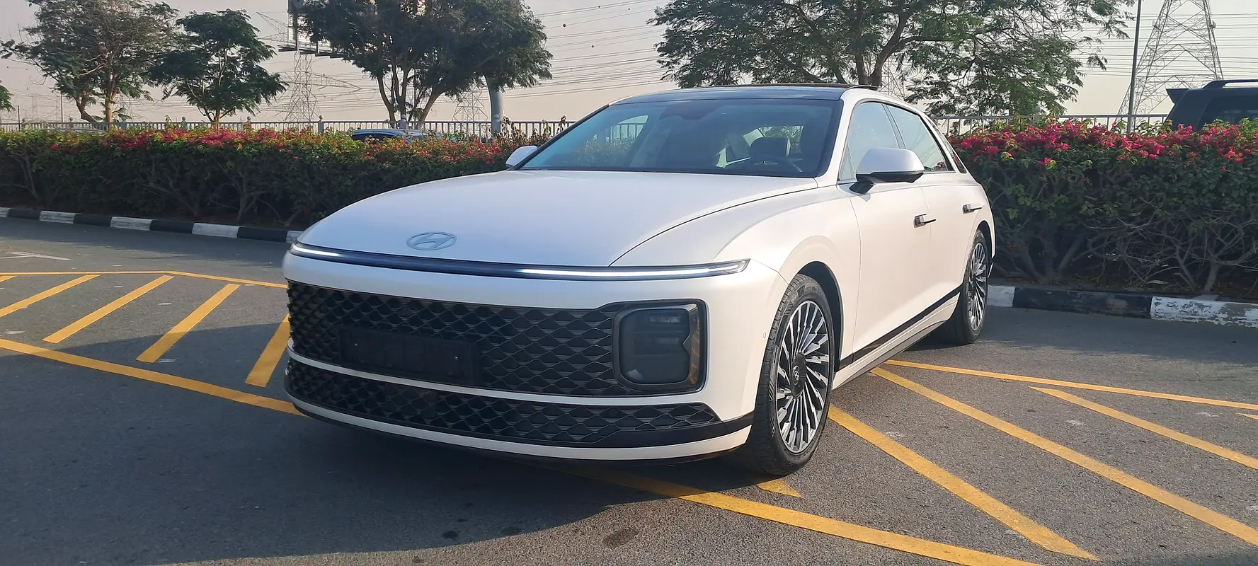 Hyundai Azera 2024 — photo 1 of 18