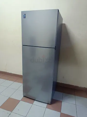 Siemens iQ300 Top Freezer Refrigerator 453L – AED 1300 | Excellent Condition