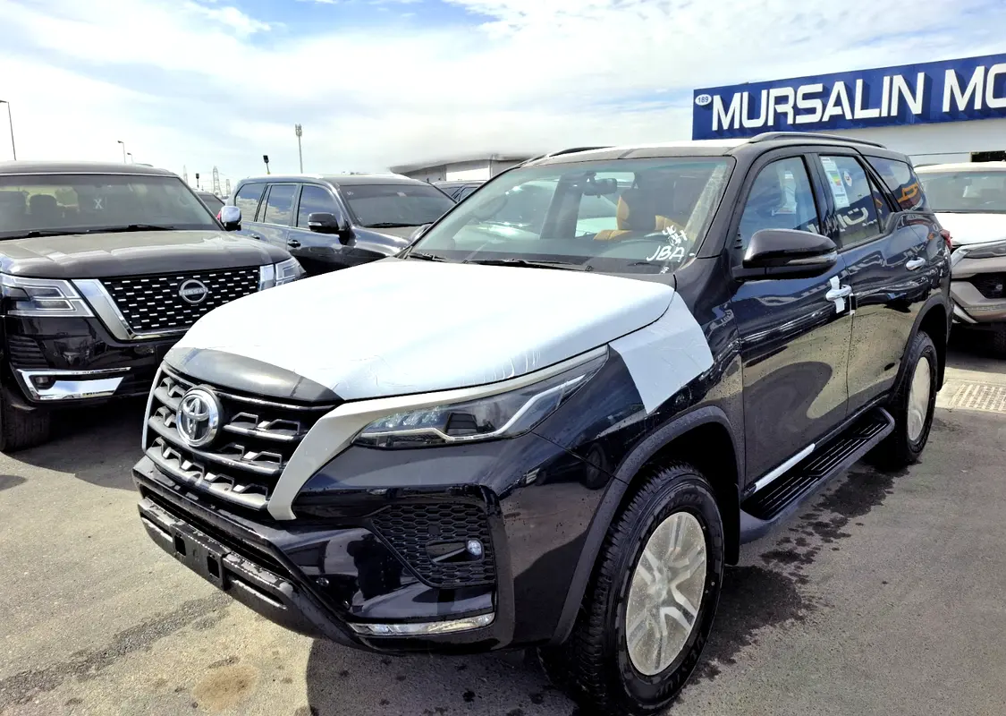 Toyota Fortuner 2026 — photo 1 of 20