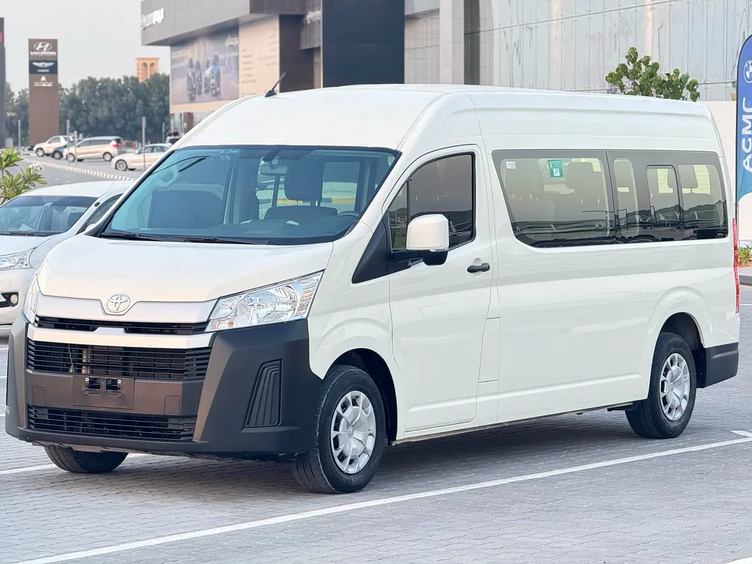 Toyota Hiace 2024 — photo 1 of 13