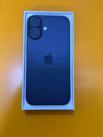Iphone 16 used 9 month only still 3 month warranty from apple battery 93% with box and no scratches