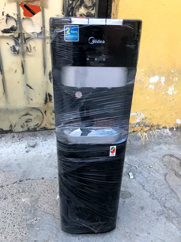 Bottom load water dispenser