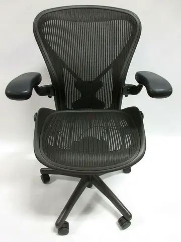 Herman Miller Highly Recommend Aeron Classic Chair fully loaded