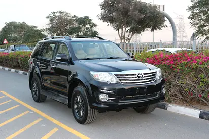 TOYOTA FORTUNER GXR V6 2015 LEATHER SEAT GULF SPACE