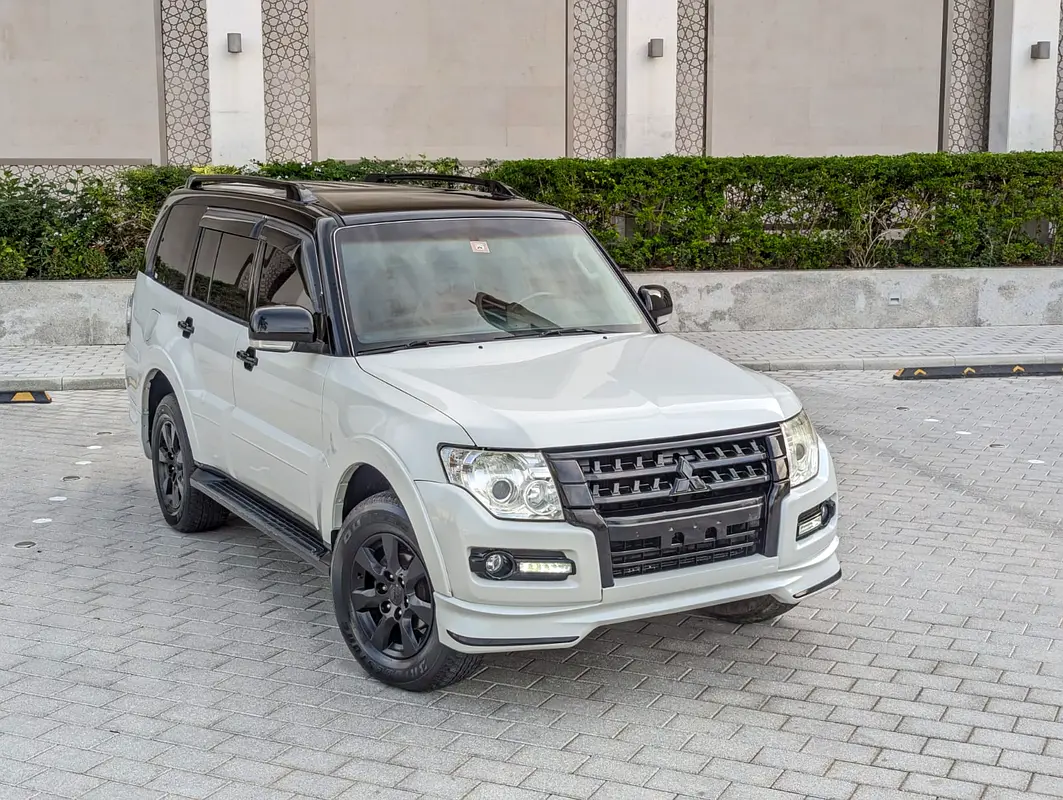 Mitsubishi Pajero 2016 — photo 1 of 20
