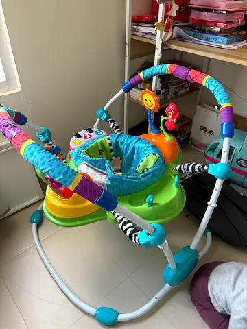 BABY JUMPER AND ACTIVITY CENTER