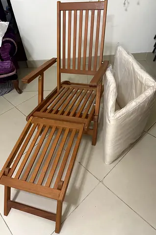 Sun chair or lounge chair wooden for 250 dh